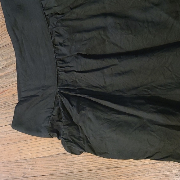 Green skirt - Picture 2 of 7